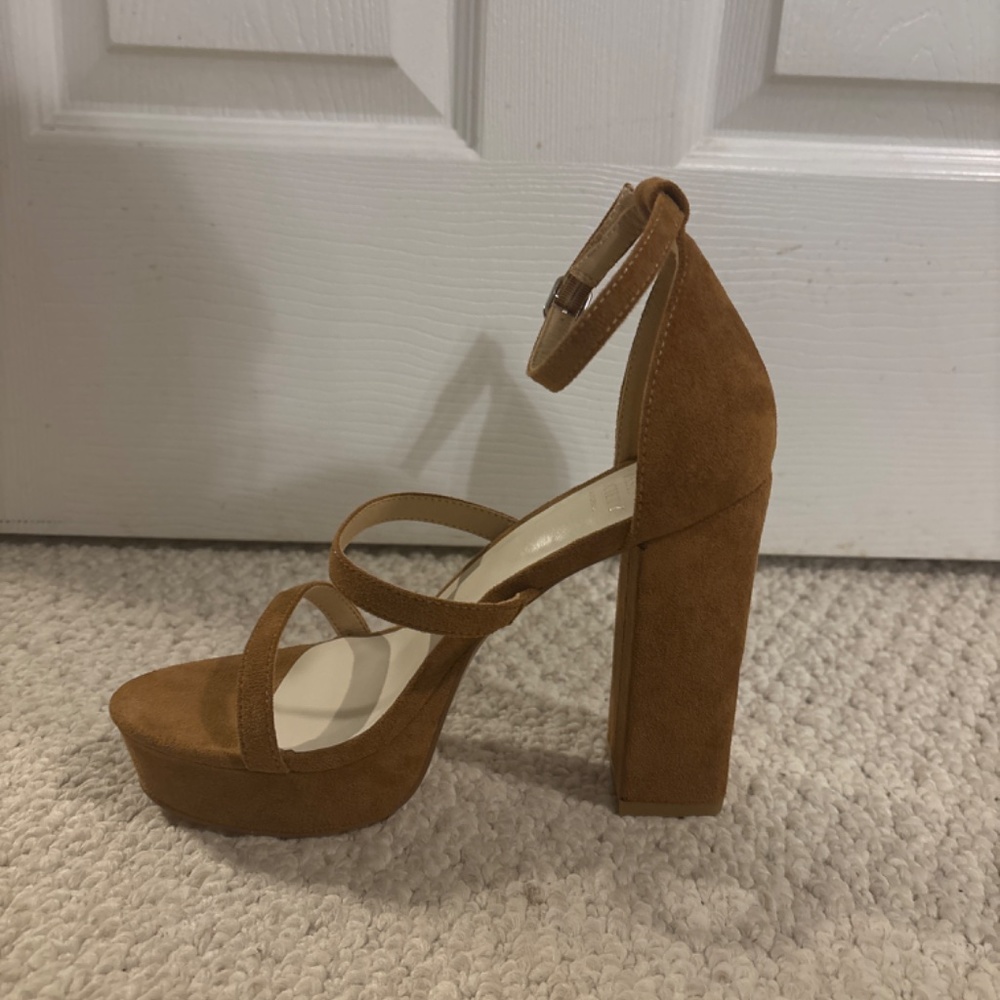 Never Worn - image 3